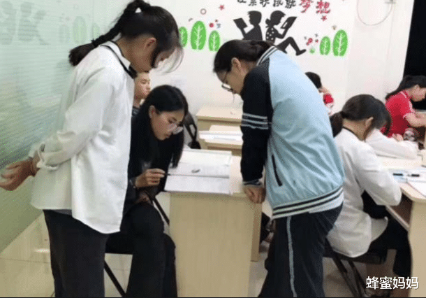 蜂蜜妈妈|如何看待高中生补课？什么样的学生适合补课？家长最好注意