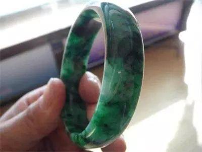 飘花翡翠|花3w块买的飘花手镯，实则为飘藓手镯，最后价格只剩3000