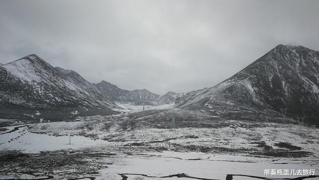 东达山 川藏线上海拔最高的东达山，号称生命禁区，一年至少10个月会下雪