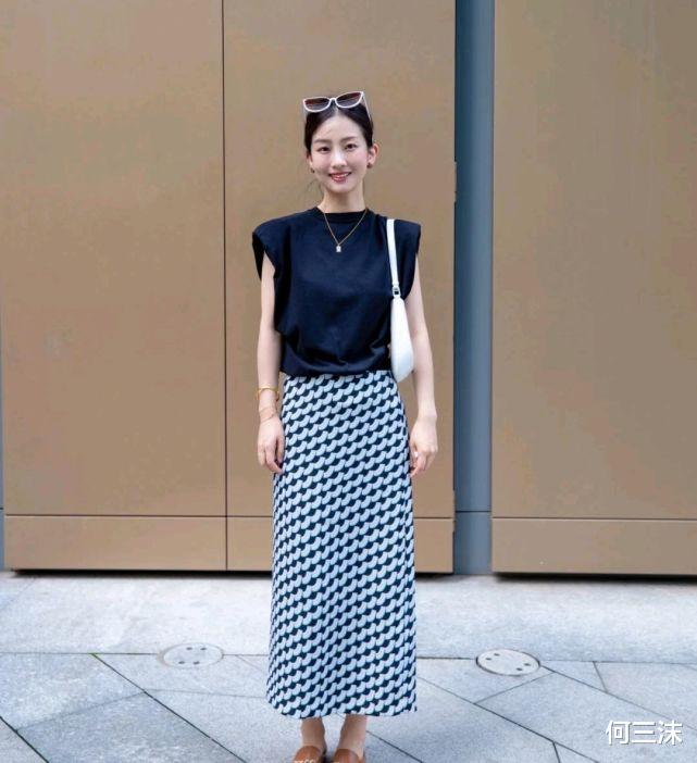 何三沫|要做有品位的女生，仙气飘飘的半身裙穿搭温柔满分，高级又有气质