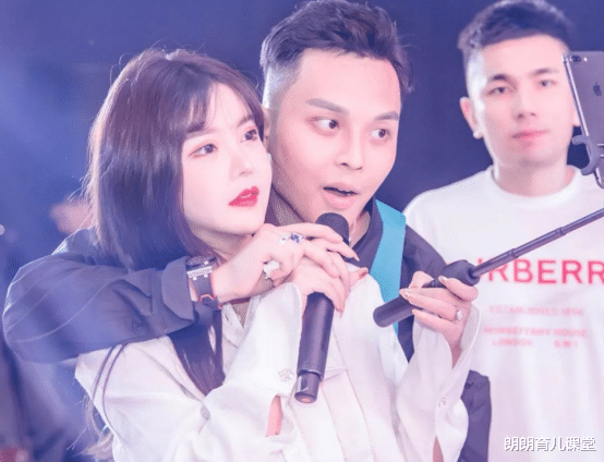 韩安冉|有种“审美”叫韩安冉，整容35次彻底“换头”，却不敌女儿纯天然