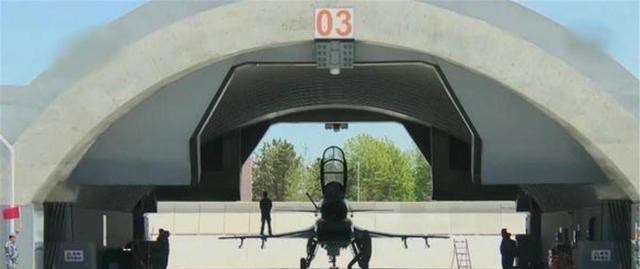 飞机|中国小伙25岁时研发出“导弹克星”，战时可保护数千战机，立大功