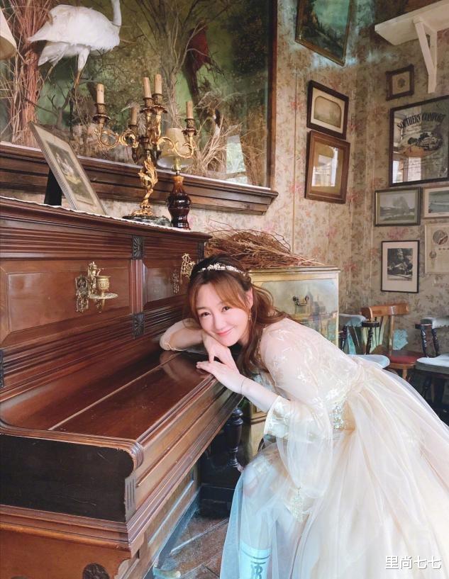 薛佳凝|胡歌薛佳凝再合体，甜蜜同框变化大，42岁薛佳凝发福显老像妈妈