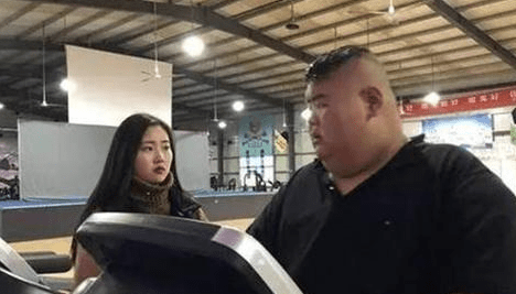 教练|把胃切掉一半，一年狂瘦400斤，史上第一胖的他，如今让人羡慕