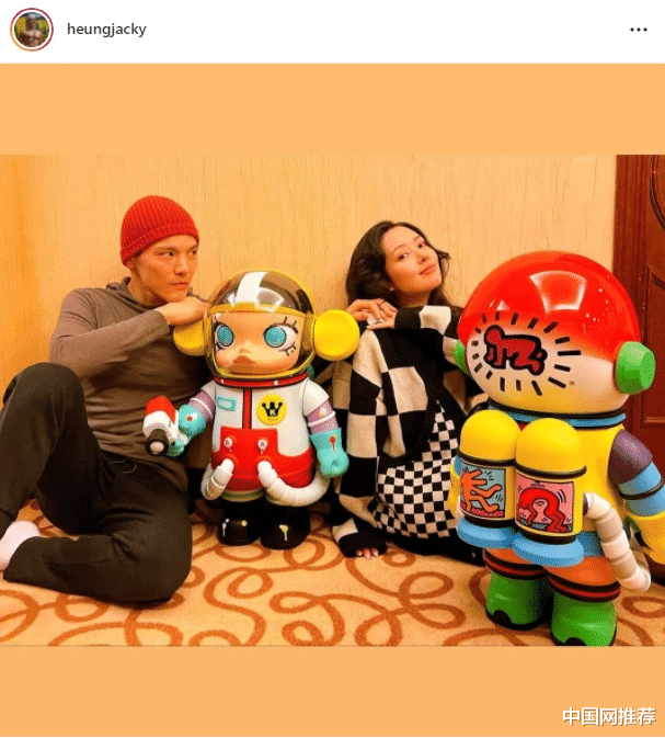 向佐|向佐高调秀恩爱 二人搭肩牵手十分甜蜜