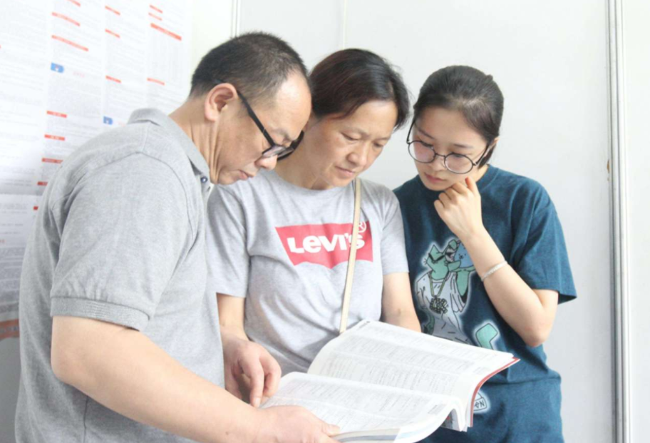 |男生讨厌的女生职业排行，网红排名第二，榜首颜值高却不敢娶