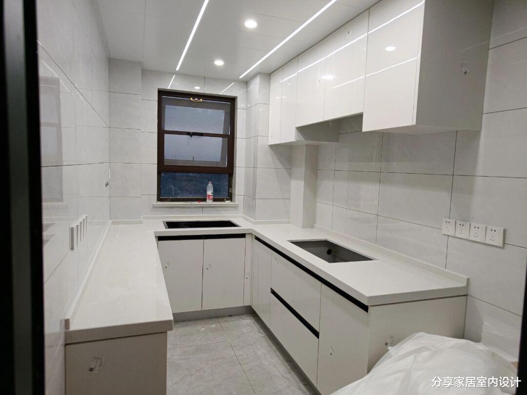 她家面积不大，装修不豪华，但全屋效果温馨又舒适，太幸福啦！