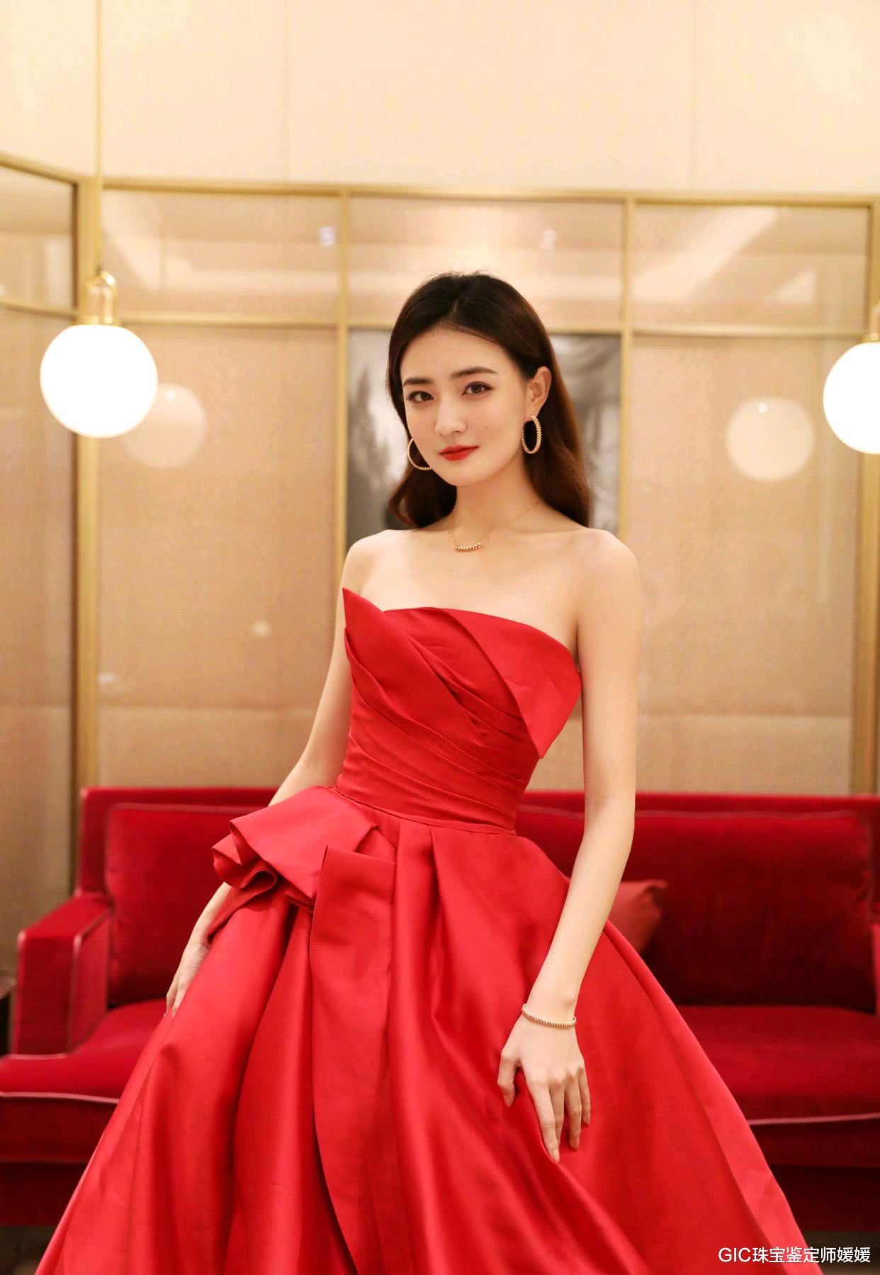 GIC珠宝鉴定师媛媛|掌握红色服饰的搭配技巧，轻松佩戴起首饰，让你在聚会中大放光彩