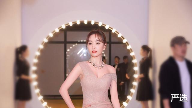 冻豆腐 女人40岁后，保持这4个好习惯，能让“面部肌肤”光滑细腻显气质