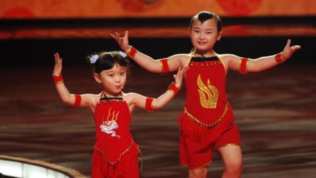 邓鸣贺|春晚“开门娃娃”邓鸣贺去世6年，众人怒骂“父母就是罪魁祸首”