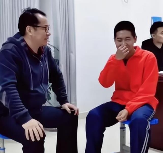 姐姐|孙卓二姐一夜涨粉2.3W，蹭热度摇身一变成网红，网友：一家吸血虫