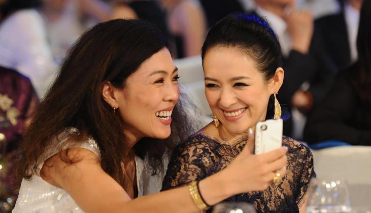 表情包|人前好闺蜜，人后是死敌？这6对娱圈“塑料姐妹”，真是一场笑话