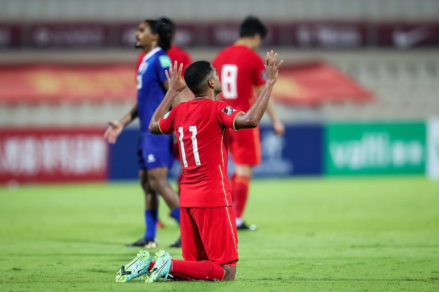 国足|国足球员赛后评分，蒿俊闵首秀8.1分排第二，明天伤退6.5倒数第一