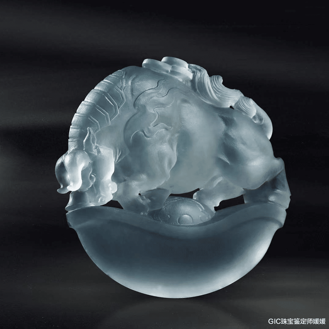 翡翠|平淡无奇的翡翠料子,经过玉雕师手之后完美蜕变,玉不琢不成器