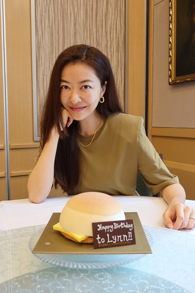 熊黛林|熊黛林也太懂搭配了，穿的休闲风上衣，款式也这么的独特