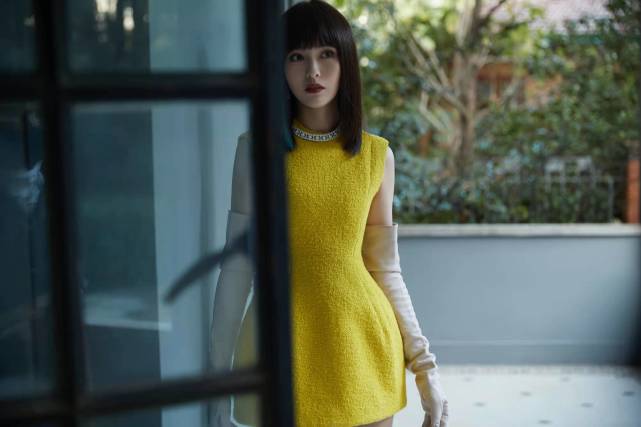 修图|唐嫣高挑身材大长腿参加ELLE风尚盛典