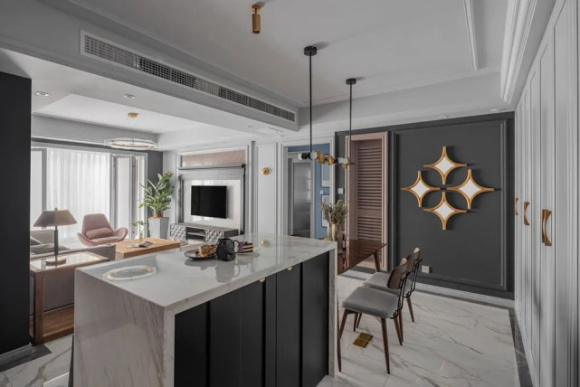 |89平现代风阳台部分纳入主卧，为女屋主的梳妆台创造了地盘