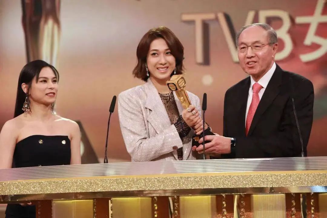 狄龙|狄龙儿子拿视帝惹众怒，被批星二代关系户，唯独陈自瑶最实至名归