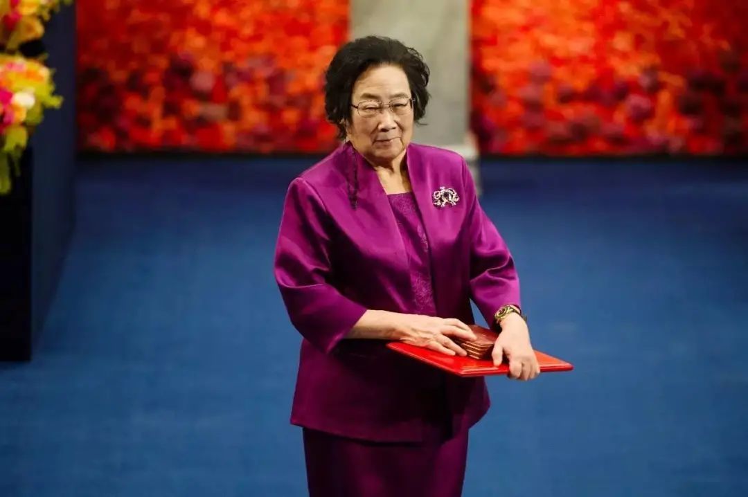 红团团医生LYNN 周迅热搜被夸爆,但封神的却是她。