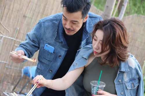 海一天|他在娱乐圈中扮演反派角色,因演技太好而被骂,老婆比自己小12岁