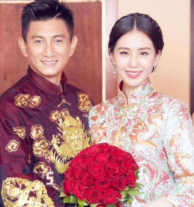 吴奇隆|吴奇隆塑身后身材好，49岁挺拔帅气，与太太刘诗诗像同龄人