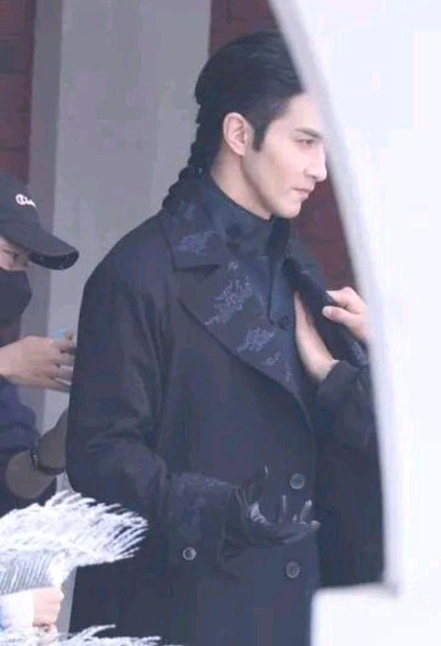 周笔畅|38岁高伟光颜值到底崩没崩? 新剧造型惊为天人, 比“陈芝豹”强太多