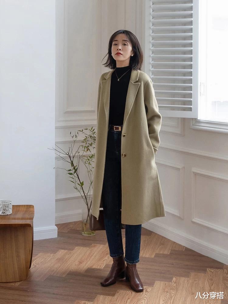 八分穿搭 保暖洋气的冬季穿搭示范，鹅黄色大衣配牛仔裤减龄温柔，时髦精致