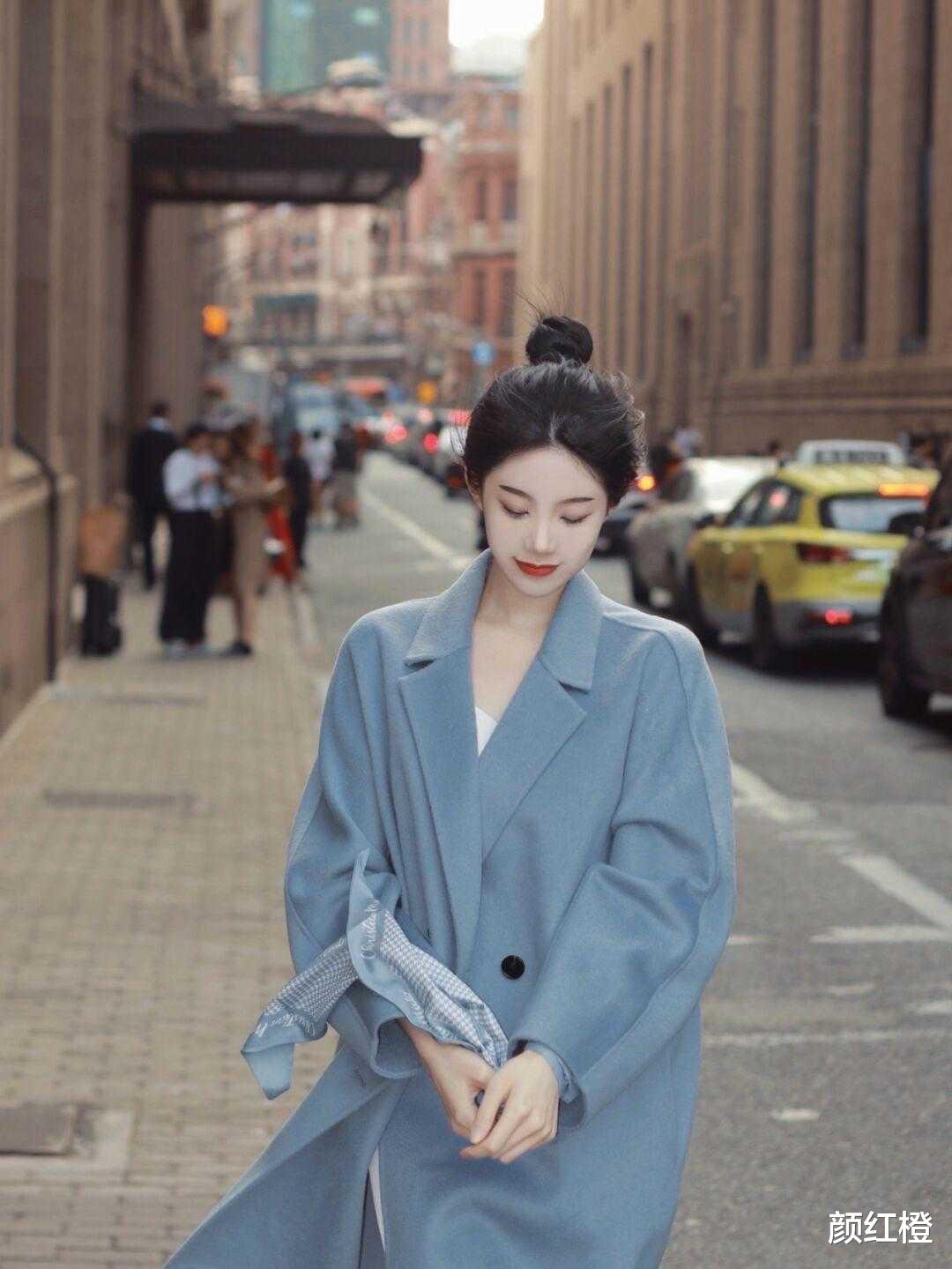 颜红橙 秋冬买大衣,尽量别选经典色,太常见了,这几种颜色更有范