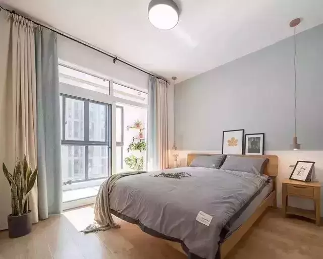 越来越多人都不在阳台晒衣服了,现在流行这样装,妥妥多出一间房