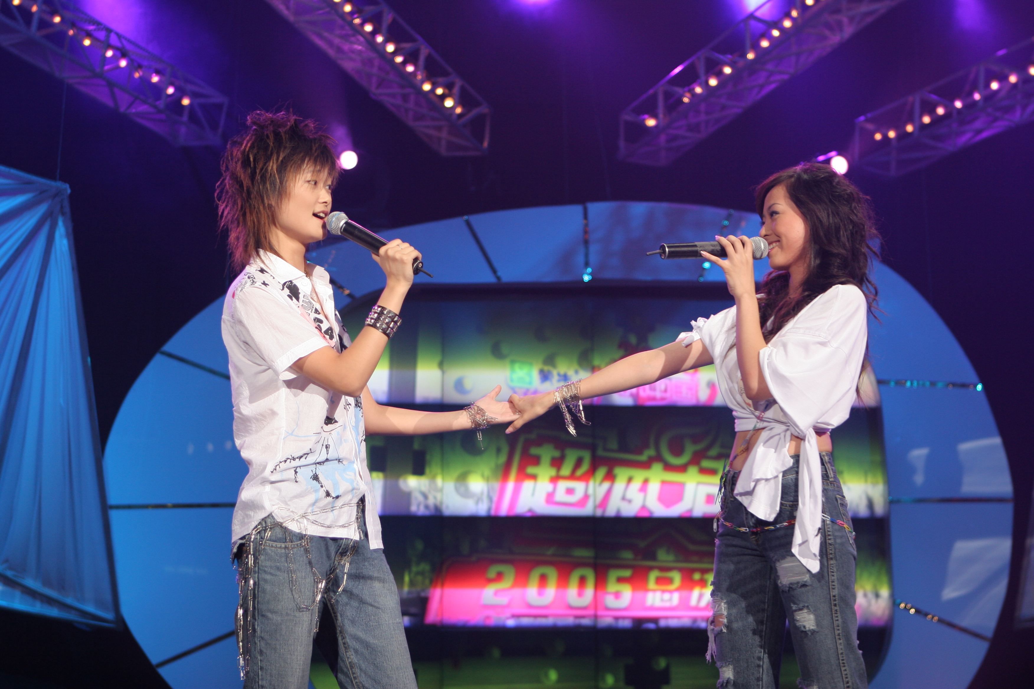 选秀|好声音为何被全国叫停？何炅曝选秀内幕，压榨艺人猛捞五千万！