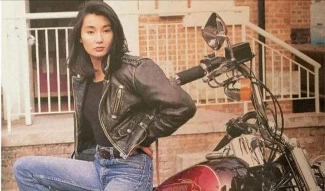 张曼玉|“一代女神”张曼玉：5段感情皆失败，如今年过半百只有狗作伴