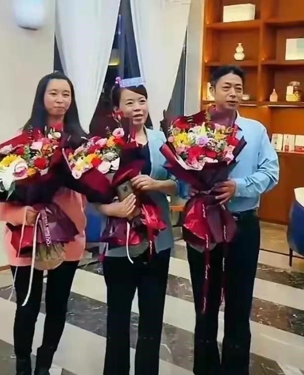 许敏|田静跟公婆合影，三人气质如出一辙，许敏姚爸苦尽甘来