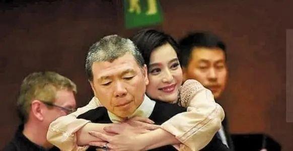 冯小刚|冯小刚亲姐：照顾瘫痪母亲16年，让弟弟帮助找工作被拒