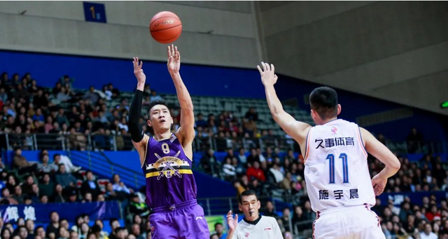 各抒己见 孙悦正式官宣退役！曾2次豪夺总冠军，CBA打球十年一共挣了多少钱