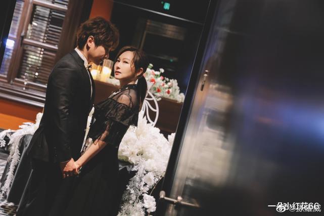 演員孫耀威連續兩年給妻子轉賬520萬，房間擺滿玫瑰花，甜如初戀-圖2