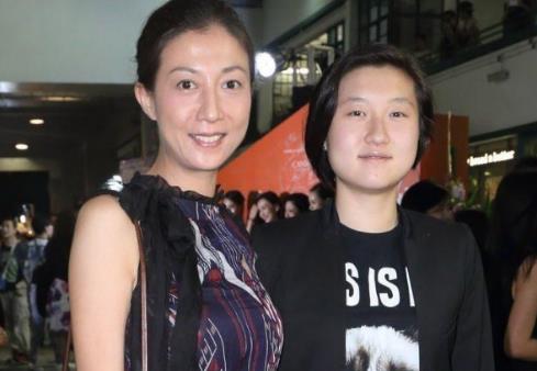 吴绮莉|吴绮莉一生有多悲哀，生下女儿逼婚成龙遭抛弃，事业精神备受摧残