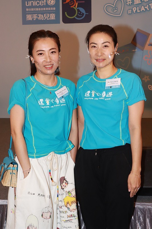 BiuVogue 甘比和郭晶晶同穿T恤，同是阔太穿衣风格却不同，都挺舒服的