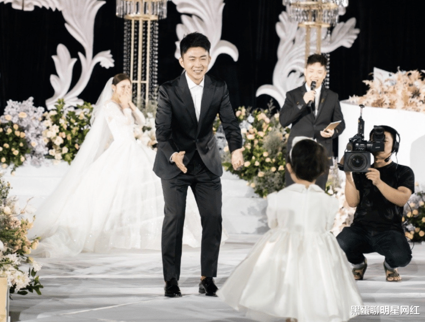 李沁|网红浩南直播吐槽，直言自己内心保守，无法接受老婆与二子爷绯闻