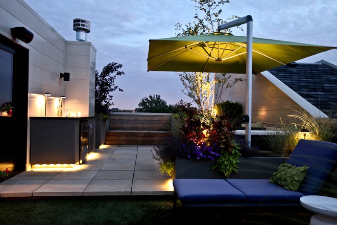 买不起别墅,一定要买顶楼带露台,建一个休闲花园也是不错的选择