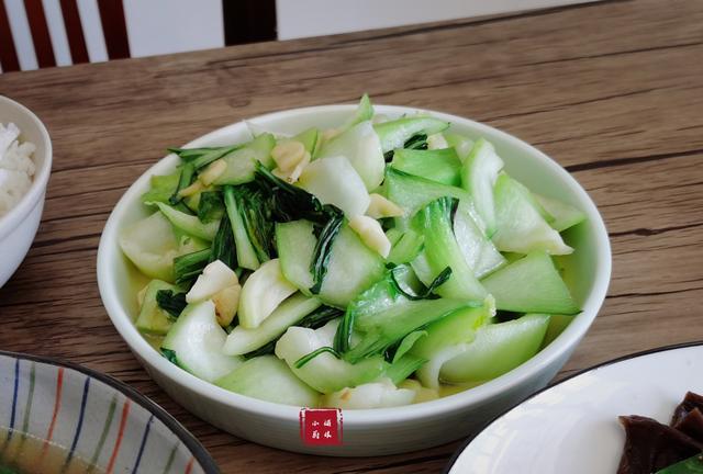 袁建明聊育儿|南方人的极简午餐，二菜一汤多素少肉，清香鲜美适合家人口味