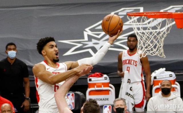 火箭队|火箭双喜临门！赛拉斯做重要决定，3人被下放，落选秀要上演逆袭