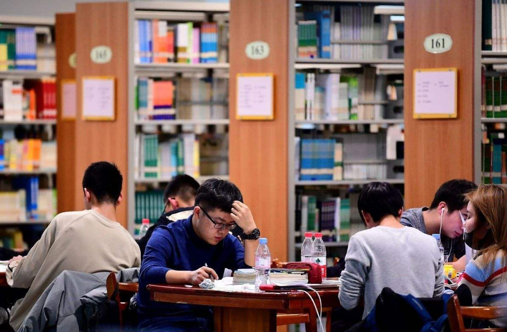 考试|22届高考生注意了，复读难度将再次提升，一般家庭直摇头