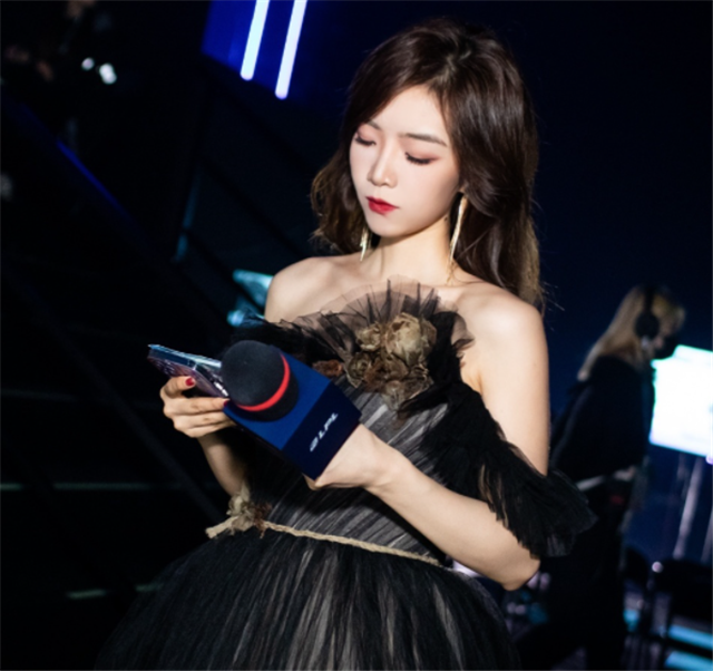 余霜|余霜台上调侃冷少的脸，被他当面怼回去：能不能别天天问这种事？