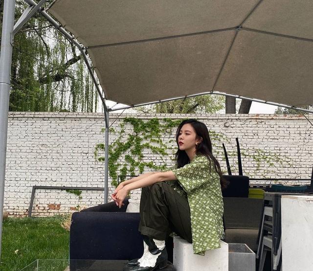 穿衣搭配|宝藏女孩宋妍霏，穿衣真的好时尚，私服穿搭尽显高品位