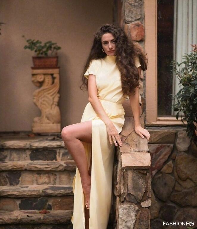 FASHION日报|一头慵懒的卷发博主leanneansar 风情万种的法式复古风日常