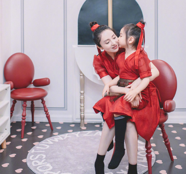 高云翔|有望复合？高云翔现身女儿庆生派对，与董璇一家三口合影曝光