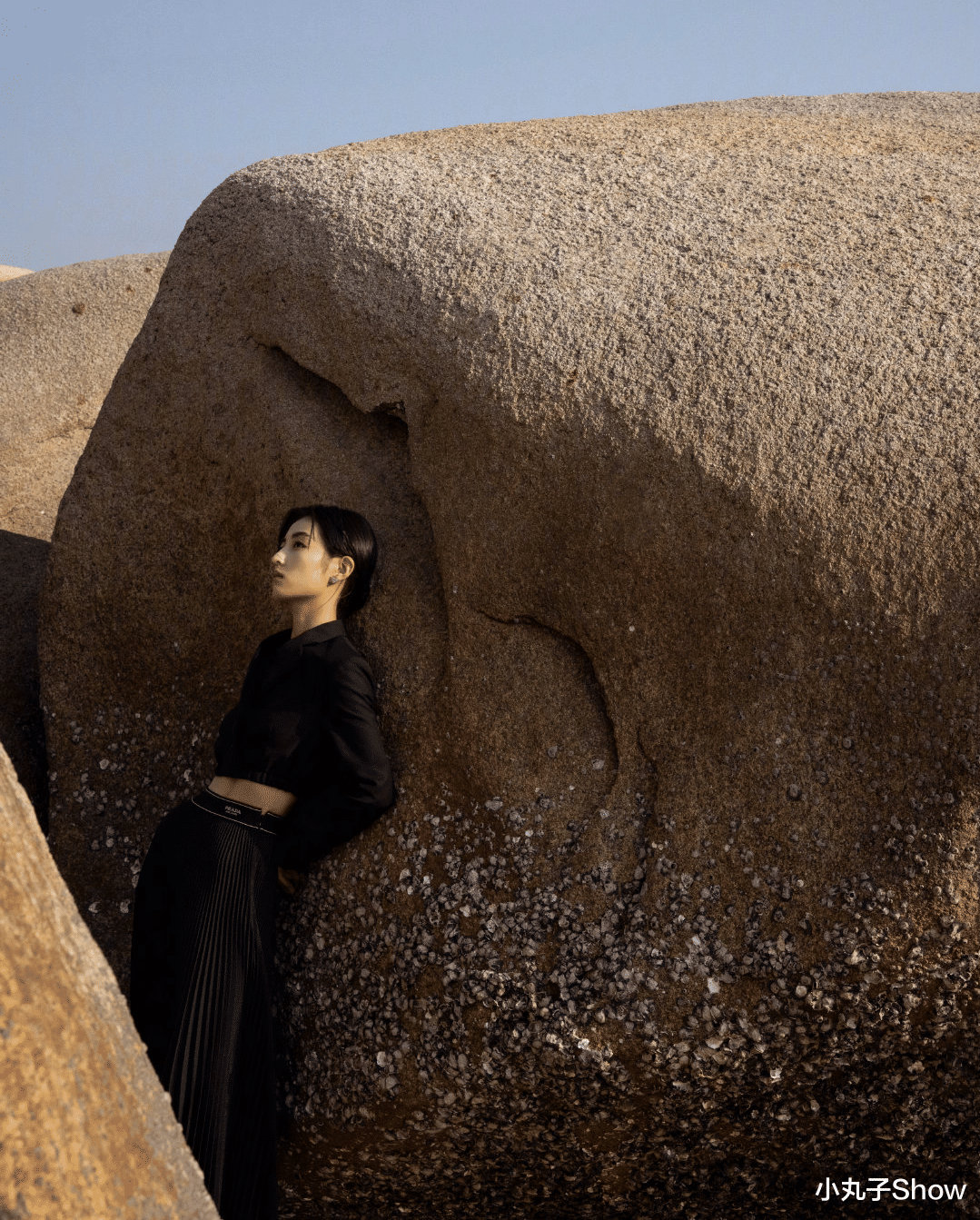 张子枫|变化好大！张子枫在海边拍摄大片，唯美裙装十分惊艳，瘦到没朋友