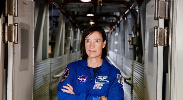 航天 从国际空间站拍到地球上的飞机是一种什么体验？航天老兵来告诉您