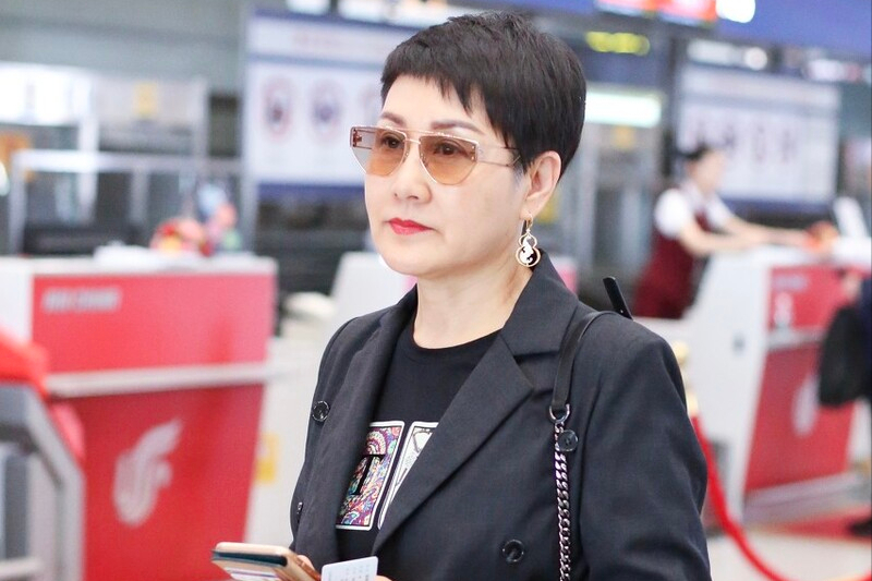 短发 张凯丽的“不等式短发”告诉我们,留对发型太重要,不装嫩显年轻