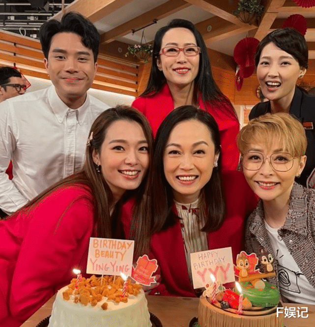 明星素颜|TVB女艺人生日素颜与饼印儿子庆祝 《爱回家》一众艺人为其庆生